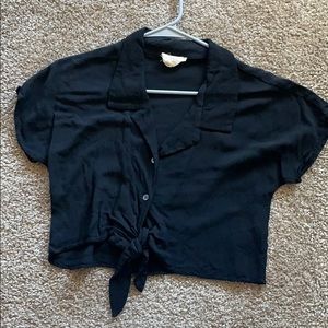 Black collared crop top